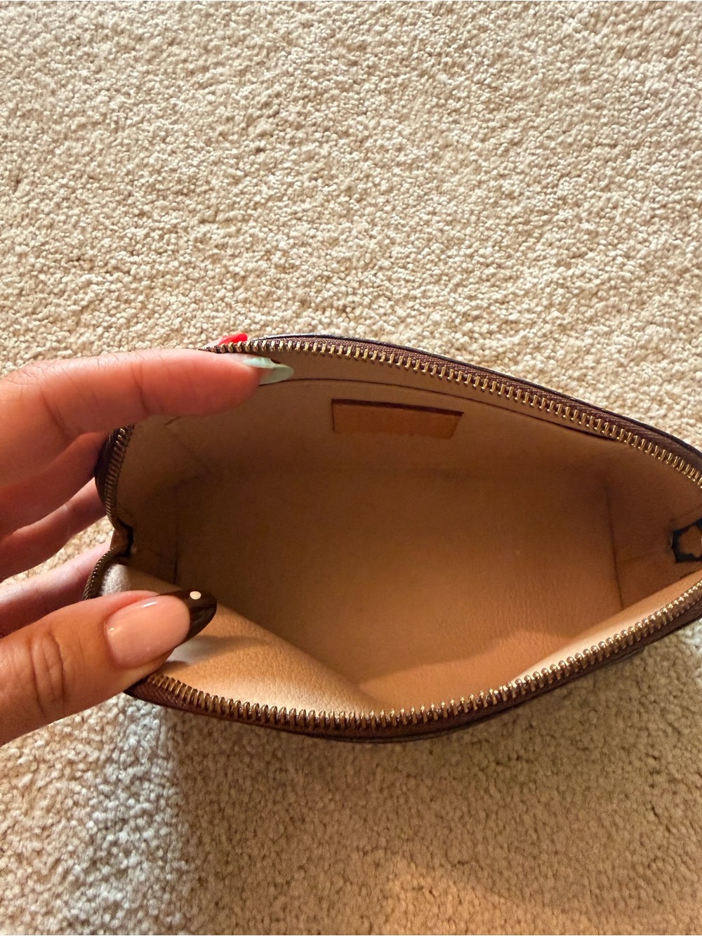 Louis Vuitton pouch - Picture 3 of 3